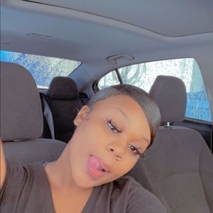 Meet your Posher, Damara